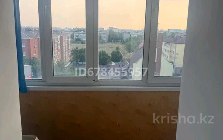 2-бөлмелі пәтер · 55.7 м² · 8/9 қабат, Қонаев ш/а. 2, бағасы: 18.8 млн ₸ в Уральске, мкр Кунаева — фото 15