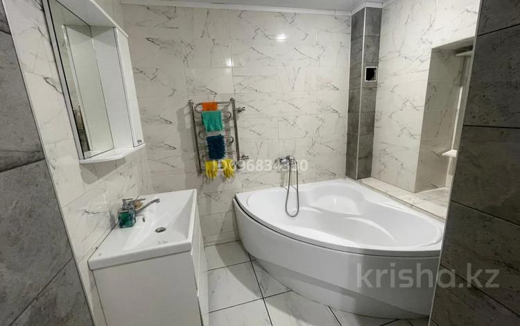 3-комнатная квартира · 90 м² · 8/15 этаж, Шакарима за 20 000 ₸ в Семее — фото 3