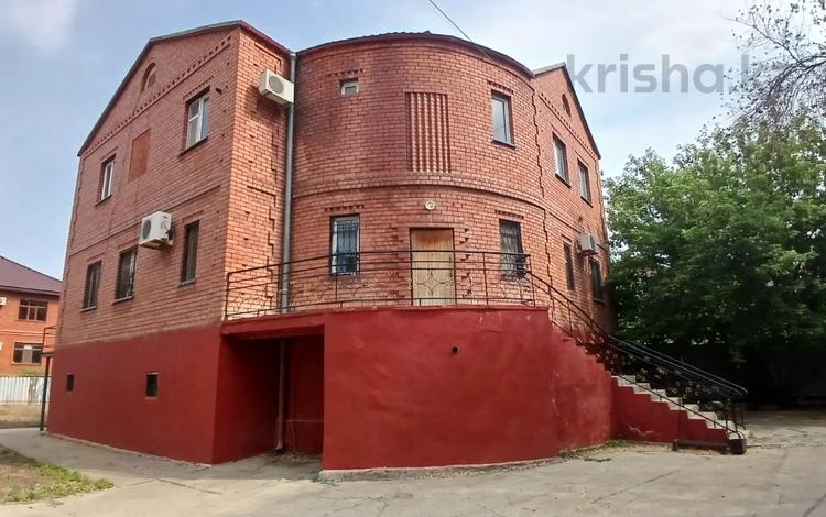 Жеке үй · 7 бөлме · 428.4 м² · 10 жүзд., мкр Центральный, Бауыржан Момышулы 12, бағасы: 80 млн ₸ в Атырау — фото 2