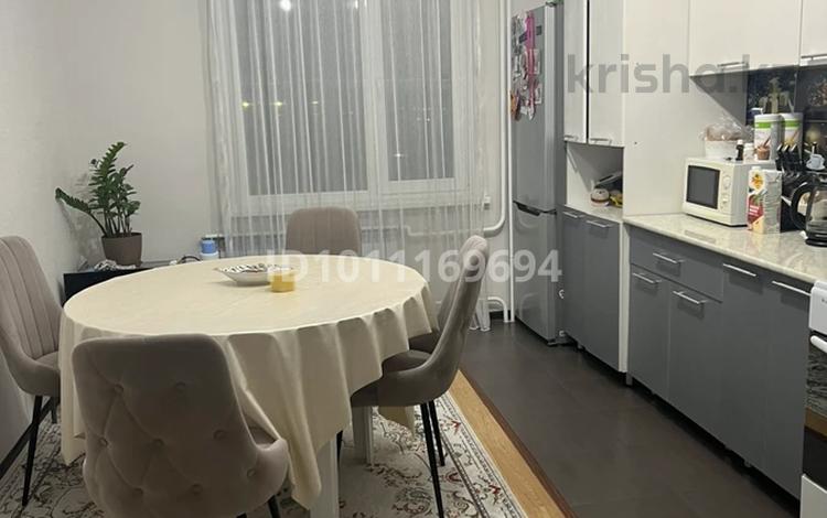 2-бөлмелі пәтер · 74 м² · 5/16 қабат, Алмагүл ш/а. 19 — Алмагуль, бағасы: 24 млн ₸ в Атырау, мкр. Алмагуль — фото 2