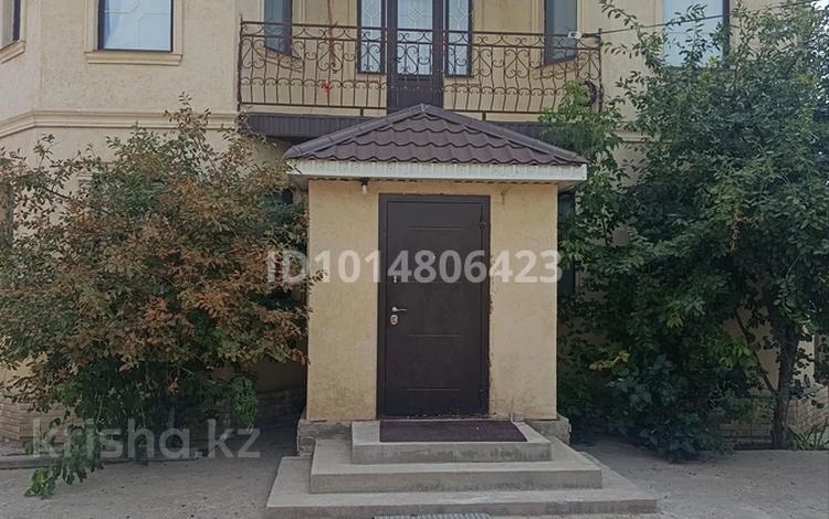 Дом · 5 комнат · 250 м², мкр Мясокомбинат, Бимбет майлен 19 — Чехов за 70 000 ₸ в Атырау — фото 2