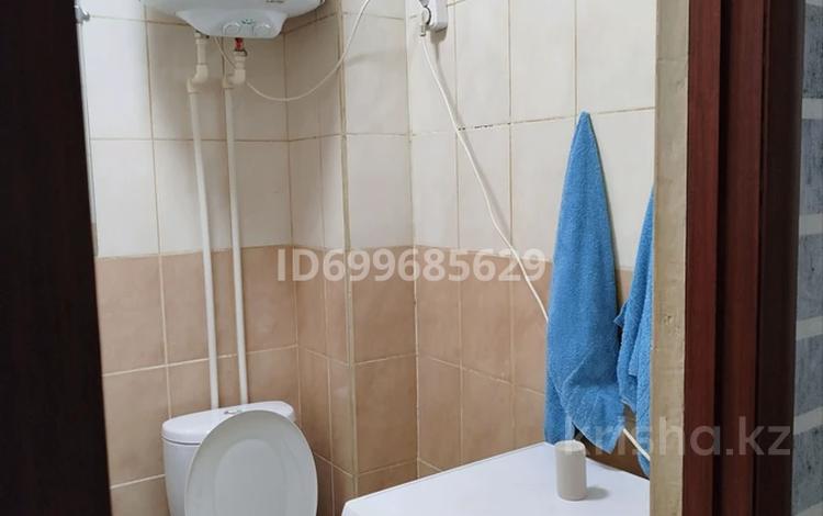 1-комнатная квартира · 38 м² · 3/5 этаж, Майкудук, Майкудук, 13й микрорайон 19 дом — Школа 54 за 8 000 ₸ в Караганде, Алихана Бокейханова р-н — фото 2