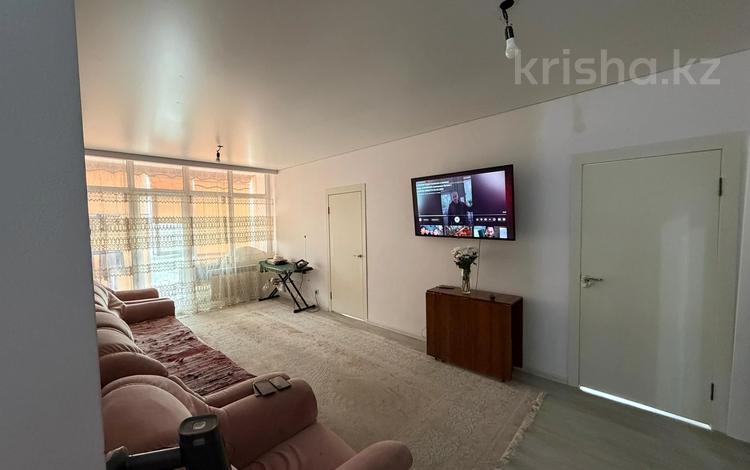 3-бөлмелі пәтер · 70 м² · 10/12 қабат, мкр Акбулак, Дарабоз 1-83, бағасы: 37.5 млн ₸ в Алматы, Алатауский р-н — фото 2