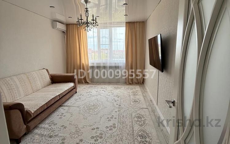 2-комнатная квартира · 52 м² · 8/9 этаж, 4 мкр 36 за 19.8 млн ₸ в Аксае — фото 2
