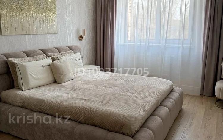 2-комнатная квартира · 72 м² · 3/5 этаж, мкр Северо-Восток, Циолковского 5А за 22 000 ₸ в Уральске — фото 10