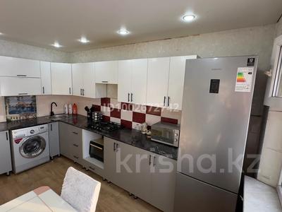 5-комнатная квартира · 84 м² · 1/5 этаж, Майкудук, Мкр Восток-2 12 за 18.5 млн 〒 в Караганде, Алихана Бокейханова р-н