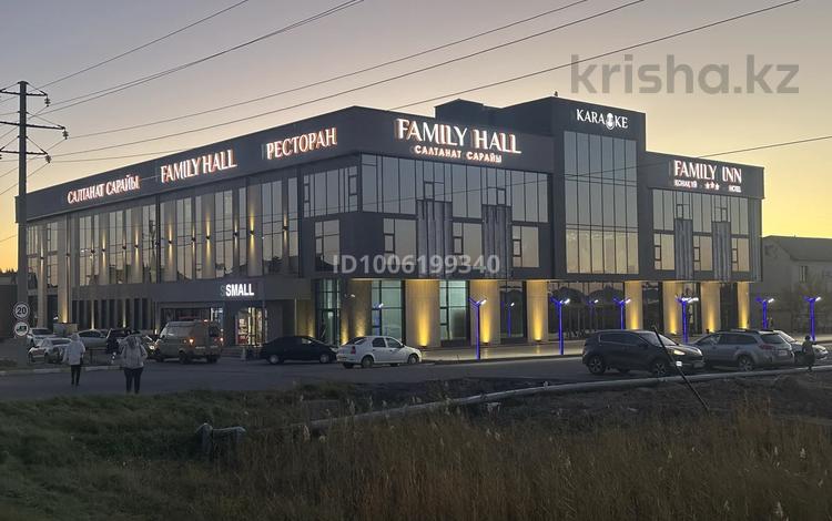 Свободное назначение, офисы, магазины и бутики, общепит, салоны красоты, фитнес и спорт, медцентры и аптеки, образование, студии · 600 м² за 3 млн 〒 в Косшы — фото 2