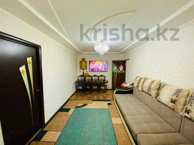 3-комнатная квартира · 57 м² · 1/5 этаж, Майкудук, 12й микрорайон 16 за 12.5 млн ₸ в Караганде, Алихана Бокейханова р-н