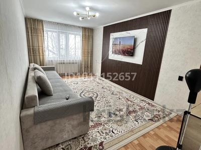 2-бөлмелі пәтер · 48 м² · 1/5 қабат, Майкудук, 15й микрорайон 14, бағасы: 11 млн ₸ в Караганде, Алихана Бокейханова р-н