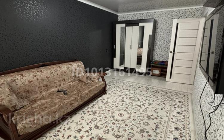 1-бөлмелі пәтер · 34 м² · 1/5 қабат, мкр 8 68 — 101 пересечение Гришина, бағасы: 150 000 ₸ в Актобе — фото 2