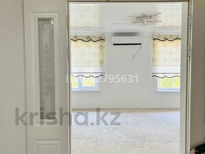 Отдельный дом · 4 комнаты · 130 м² · 8 сот., мкр Акжайык за 38 млн ₸ в Шымкенте, Абайский р-н