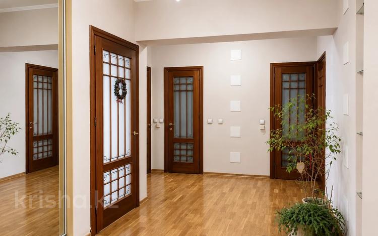 4-комнатная квартира · 109.5 м² · 5/5 этаж, Тулебаева за 142 млн ₸ в Алматы, Медеуский р-н — фото 2