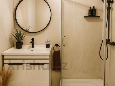 2-комнатная квартира · 60 м² · 10/13 этаж, Макатаева 127/2, блок 5 — Муратбаева. Центр города, рядом Мега, Арбат, ЦУМ и Метро в 15 минутах за 40 млн 〒 в Алматы, Алмалинский р-н