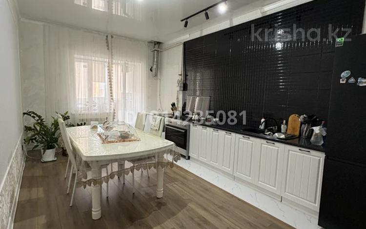 2-комнатная квартира · 78.2 м² · 5/5 этаж, мкр. Алтын орда, Мкр. Батыс 2 42 за 25 млн ₸ в Актобе — фото 2