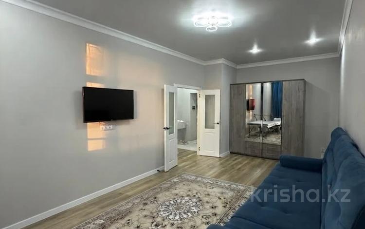 1-комнатная квартира · 40 м² · 10/10 этаж, мкр Новый Город, Дюсембекова 83/2 — Ашимова, Букетова, Момышулы за 25.4 млн ₸ в Караганде, Казыбек би р-н — фото 2