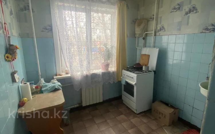 3-комнатная квартира, 58 м², 1/5 этаж, Жамбыла Жабаева за 13.4 млн 〒 в Петропавловске — фото 2