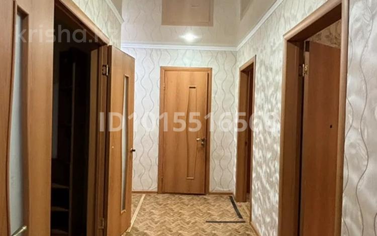 3-комнатная квартира · 67 м² · 1/5 этаж, мкр Кунаева 65 за 250 000 ₸ в Уральске — фото 2
