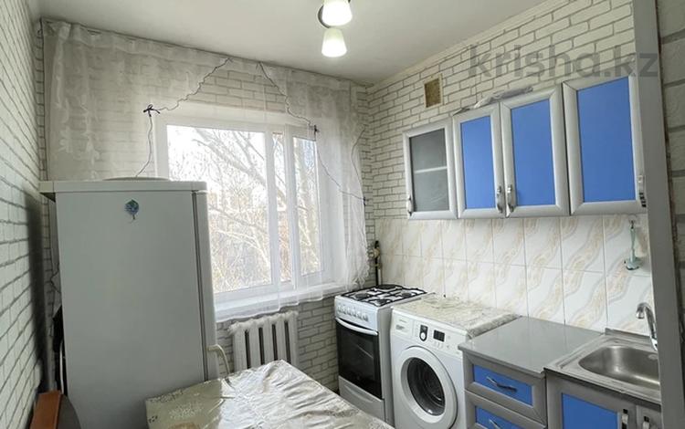 2-комнатная квартира, 48 м², 5/5 этаж, мкр Юго-Восток, мкр Юго-Восток,ул Муканова 14 за 17.5 млн 〒 в Караганде, Казыбек би р-н — фото 2