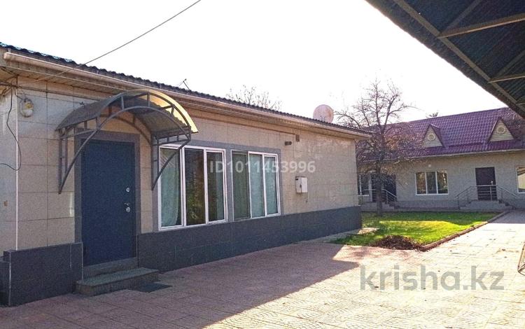 Отдельный дом · 3 комнаты · 110 м² · 5 сот., мкр Таусамалы за 300 000 ₸ в Алматы, Наурызбайский р-н — фото 2