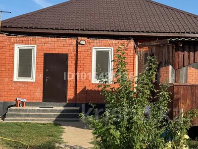 Отдельный дом · 4 комнаты · 125 м² · 5 сот., мкр Старый Аэропорт — Единства-Шамелова за 46 млн ₸ в Уральске