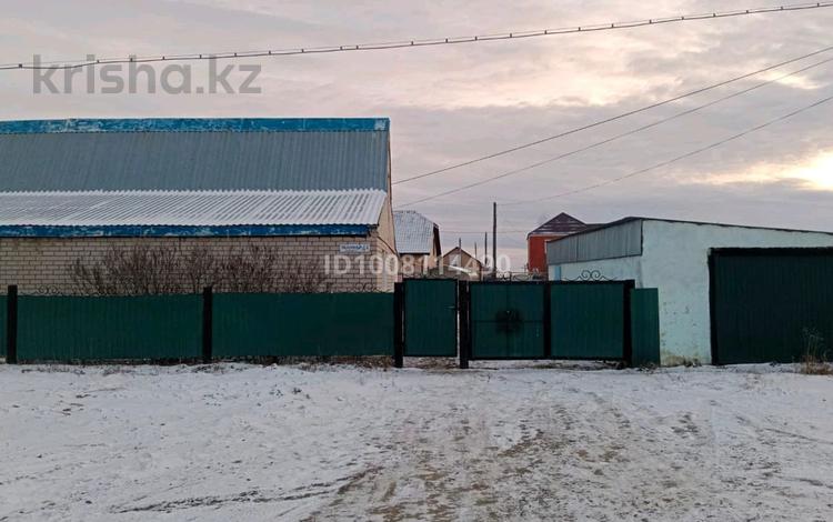 Отдельный дом · 3 комнаты · 100 м² · 10 сот., Жастар 4а — 23 квартал, Шерхан за 32 млн ₸ в Хромтау — фото 2