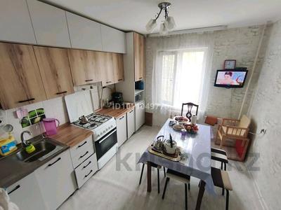 4-бөлмелі пәтер · 82.5 м² · 4/5 қабат, Ақсай-3Б ш/а. — Толеби-яссауи, бағасы: 53 млн ₸ в Алматы, Ауэзовский р-н