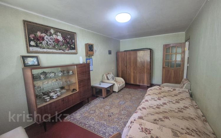 1-комнатная квартира · 30 м² · 1/5 этаж, мкр Юго-Восток, Микрорайон Юго-Восток, улица Дюсембекова 43 за 10.5 млн ₸ в Караганде, Казыбек би р-н — фото 2