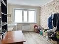 3-бөлмелі пәтер, 63 м², 1/5 қабат, мкр Юго-Восток, Университетская — КарГУ, бағасы: 19.5 млн 〒 в Караганде, Казыбек би р-н — фото 5