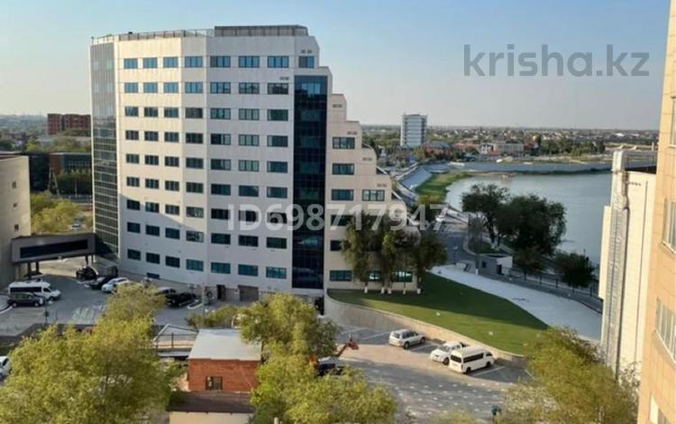 3-бөлмелі пәтер · 104 м² · 8/16 қабат, Кулманова 1Б — Возле Акимата, ТШО, бағасы: 300 000 〒 в Атырау — фото 2