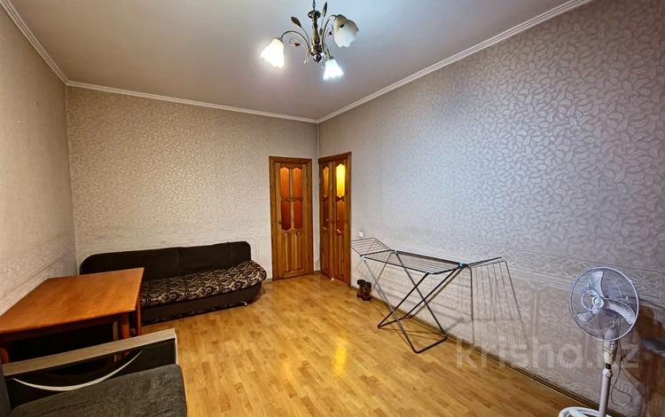 1-комнатная квартира, 38 м², 6/9 этаж, мкр Аксай-4 за 25 млн 〒 в Алматы, Ауэзовский р-н — фото 2