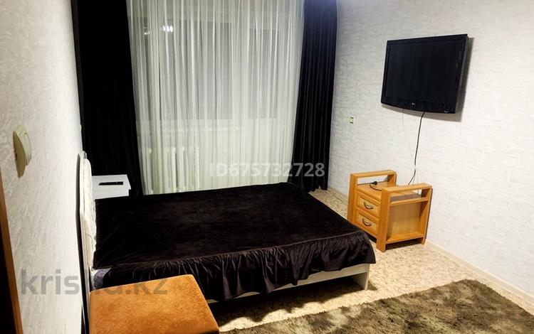 1-комнатная квартира, 35 м², 2 этаж посуточно, Айманова 34 за 7 000 〒 в Павлодаре — фото 2