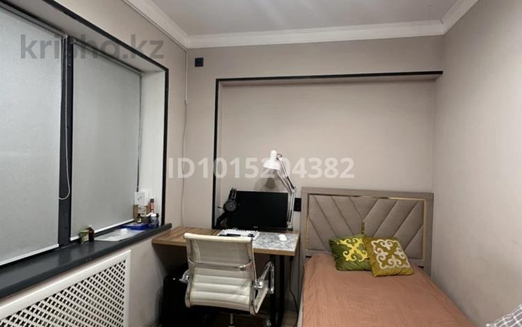 3-бөлмелі пәтер · 60 м² · 2/5 қабат, Центральный ш/а., Абая 15 а — Пассаж Насиха и NAN CAKES&amp;amp;BAKES кофейня-кондитерская, бағасы: 350 000 ₸ в Атырау, мкр Центральный — фото 2