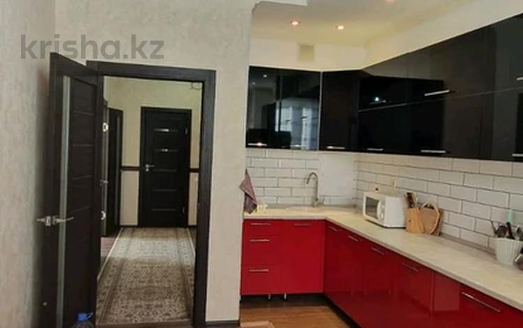 2-бөлмелі пәтер · 80 м² · 6/9 қабат, Валиханова 19 блок 1, бағасы: 300 000 ₸ в Атырау — фото 2