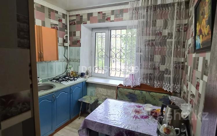 2-комнатная квартира · 45.3 м² · 1/5 этаж, 6й микрорайон 4 за 17 млн ₸ в Караганде, Казыбек би р-н — фото 2