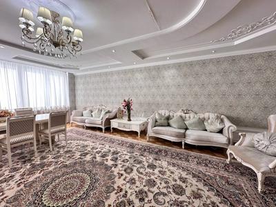 4-комнатная квартира, 325.2 м², 2/4 этаж, Газизы жубановой за 150 млн 〒 в Актобе