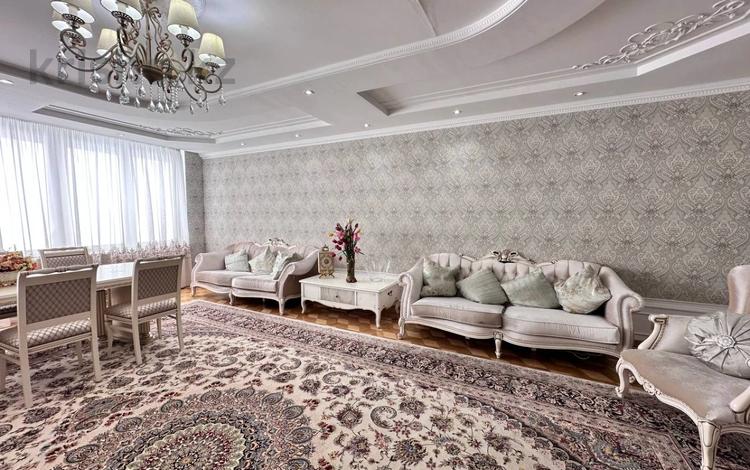 4-комнатная квартира, 325.2 м², 2/4 этаж, Газизы жубановой за 150 млн 〒 в Актобе — фото 2