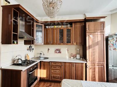 3-бөлмелі пәтер · 98 м² · 8/10 қабат, мкр Аксай-1А, бағасы: 52 млн ₸ в Алматы, Ауэзовский р-н