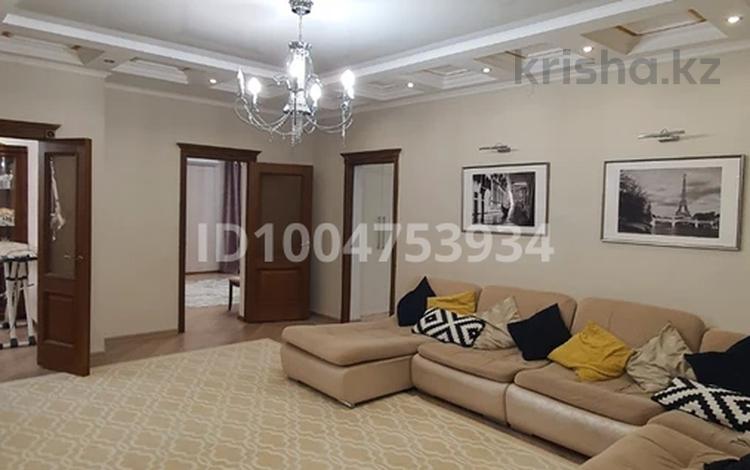 Отдельный дом · 5 комнат · 180 м² · 9.8 сот., Тулебаева 38 — Кулманова-Жарбосынова за 100 млн ₸ в Атырау — фото 12