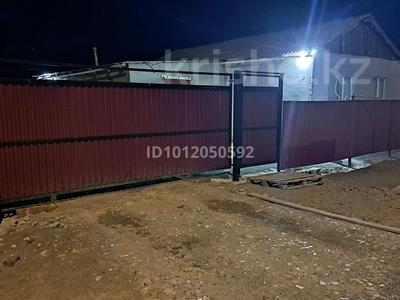 Отдельный дом · 4 комнаты · 100 м² · 9 сот., мкр Аксай-2, 18 5 за 17.5 млн ₸ в Атырау