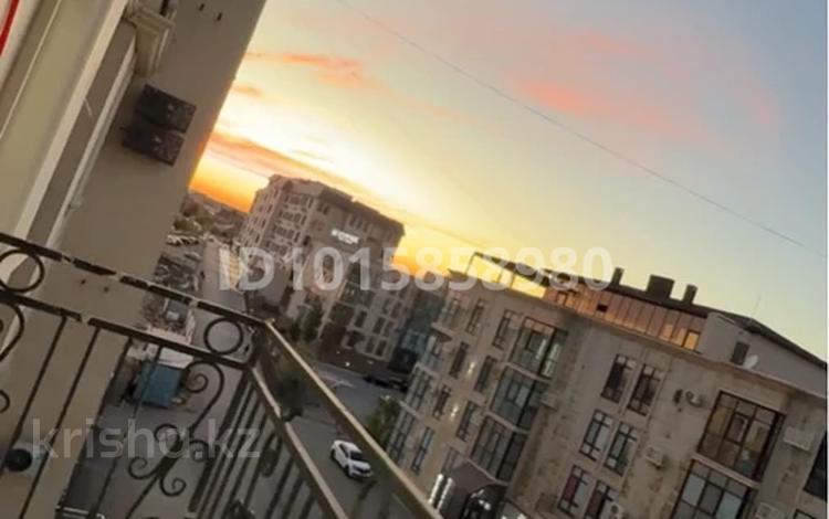 2-комнатная квартира · 82 м², мкр Ак Шагала, 1 береговая линия 86В за 320 000 ₸ в Атырау — фото 2
