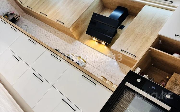 4-комнатная квартира · 143.3 м² · 2/9 этаж, мкр 8, А.Молдагулова 49 а за 68 млн ₸ в Актобе — фото 8