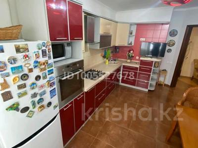 3-комнатная квартира · 120 м² · 5/9 этаж, мкр Центральный, Кулманова 107 за 360 000 〒 в Атырау