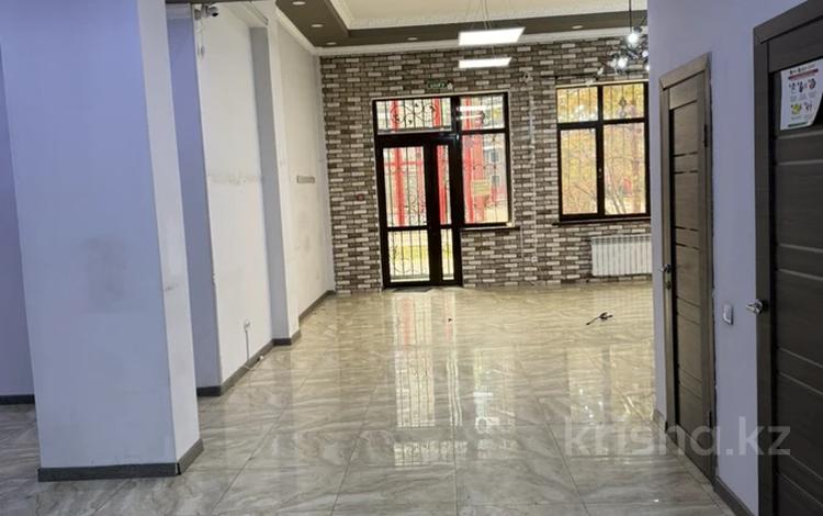 Свободное назначение, офисы, магазины и бутики, склады, общепит, салоны красоты, сельское хозяйство, бани, гостиницы и зоны отдыха, фитнес и спорт, медцентры и аптеки, образование, развлечения, конференц-залы, кабинеты и рабочие места, студии · 128 м² за 1.4 млн ₸ в Алматы, Бостандыкский р-н — фото 2