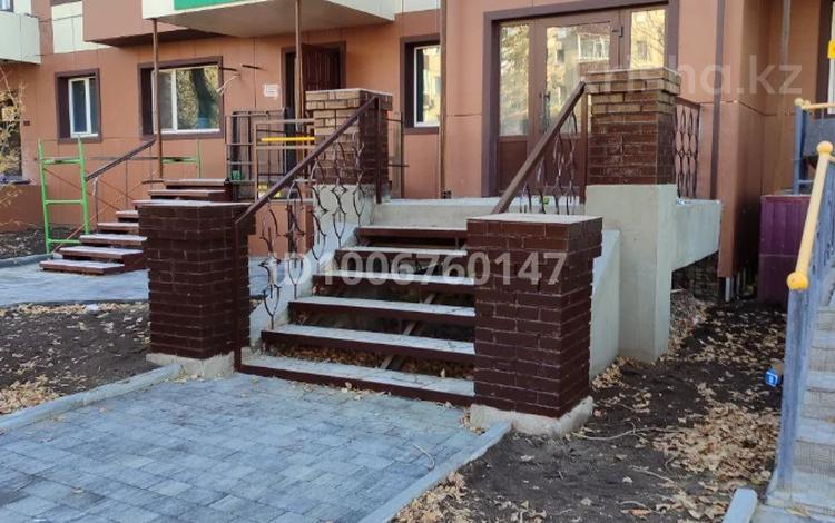 Свободное назначение, офисы, магазины и бутики, салоны красоты, медцентры и аптеки, образование, развлечения, кабинеты и рабочие места, студии · 47 м² за 500 000 〒 в Костанае — фото 2