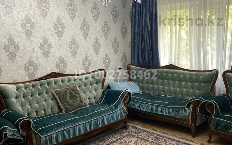 3-комнатная квартира · 58 м² · 1/5 этаж, 408 квартал 22 — 408 квартал и пересечение ул. Ауэзова за 18 млн 〒 в Семее — фото 2