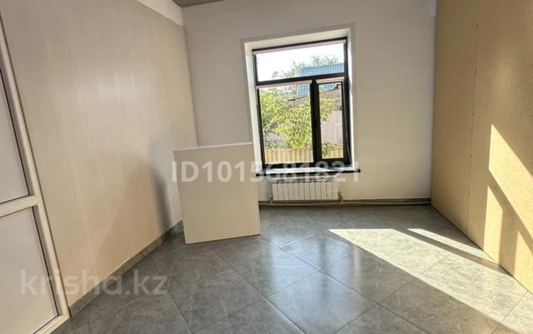 Магазины и бутики · 15 м² за 130 000 ₸ в Семее, Красный Кордон — фото 2