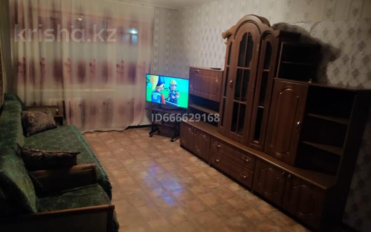 2-комнатная квартира, 48 м², 2/5 этаж помесячно, Павлова 42 за 137 000 〒 в Павлодаре — фото 2