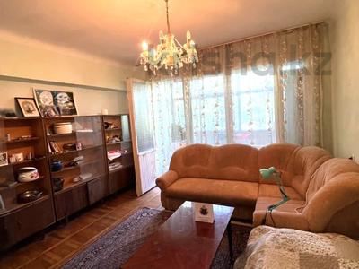 3-комнатная квартира · 77 м² · 3/5 этаж, мкр №11, Жандосова 49 — Алтынсарина за 300 000 ₸ в Алматы, Ауэзовский р-н