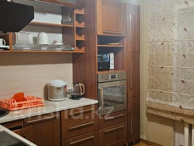 Тәулігіне пәтерлер в Карагандинской обл.: 4-бөлмелі пәтер · 110 м² · 4/6 қабат, Б.Момышулы 54/1, бағасы: 20 000 〒 4-бөлмелі пәтер · 110 м² · 4/6 қабат, Б.Момышулы 54/1, бағасы: 20 000 〒 в Темиртау