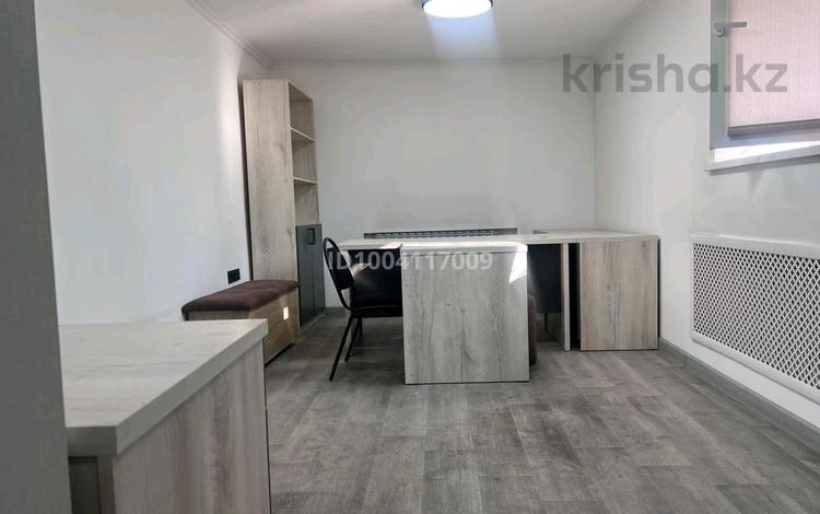 Офисы, салоны красоты, образование, развлечения, кабинеты и рабочие места · 90 м² за 300 000 〒 в Семее — фото 3